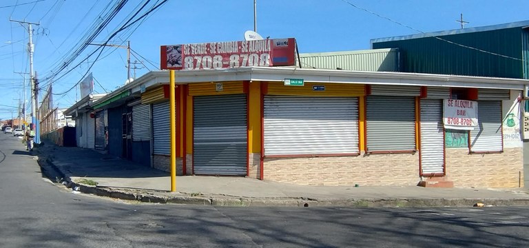 Building with 7 premises for rent: Retail Strip Center For Sale in Hatillo