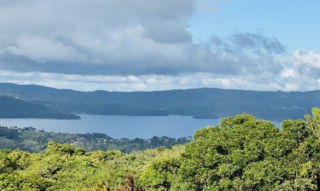 MOUNTAIN RIDGE PARADISE: Exceptional Lake Arenal view property. 