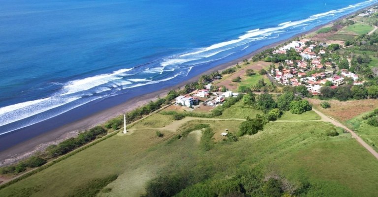 Playa Hermosa Oceanfront Lot 06: Amazing beach front lots for sale in Playa Hermosa in one of the most luxurious and private beach communities in Costa Rica! 