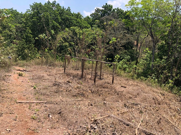 Prime Real Estate Opportunity, Lot with Creek Border in Santo Domingo hills