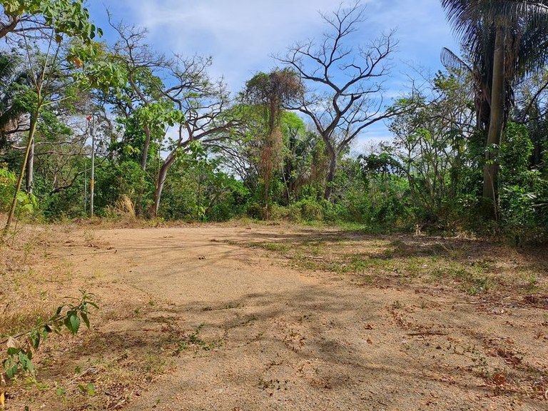 LOTE 17 SW: Near the Coast and Mountain Home Construction Site For Sale in Playa Samara