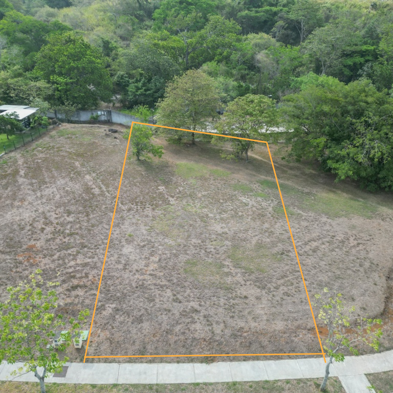 Terreno de 1160.01m2 en Hacienda Espinal: Home Construction Site For Sale in San Rafael