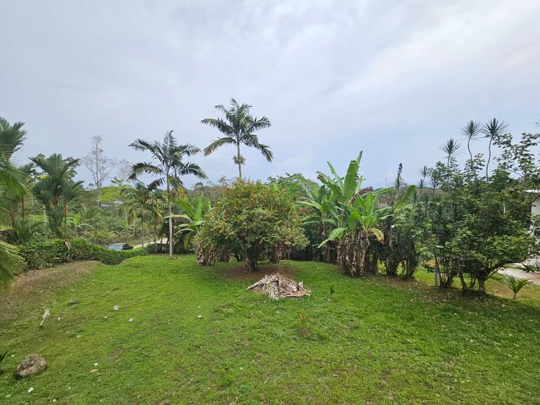 Prime 727m2 Lot with Potential Ocean Views with a 2 Story Build: 800 meters from beach in Cahuita