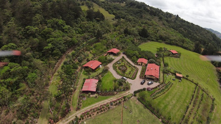 Cartago, gourmet coffee plantation: Charming Coffee Retreat Home with Stunning Views and Gourmet Coffee Plantations