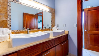 Bathroom of Panoramic Ocean View Condo for Rent in Flamingo