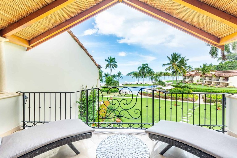 The Palms #8: 2 Bedroom Ocean View and Ocean Access Luxury Condominium in Flamingo for Rent