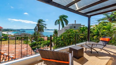 Apartment of Remodeled Ocean View Villa with Private Apartment in Flamingo