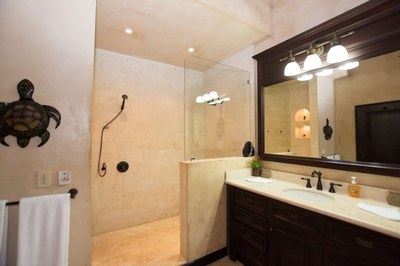 Bathroom of Luxury 2 Bedroom Ocean Front 2 Storie Condo in Flamingo