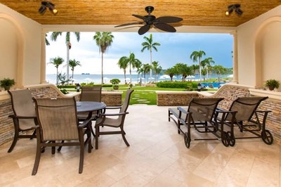 Terrace of Luxury 2 Bedroom Ocean Front 2 Storie Condo in Flamingo