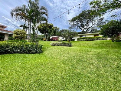 Alquiler Casa en Condominio con Linea Blanca y Amplio Jardín Brasil de Mora Ciudad Colon Costa Rica