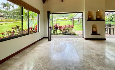 Alquiler Casa en Condominio con Linea Blanca y Amplio Jardín Brasil de Mora Ciudad Colon Costa Rica