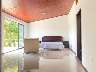 Alquiler Casa Independiente Moderna con Semi amueblada Hermosas Vistas Piedades Santa Ana Costa Rica