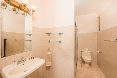 14-Oceanica-Second Bathroom.jpg