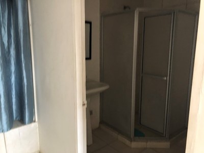 27- Ocean view House - Room bathroom - First level - RS1900514.JPG