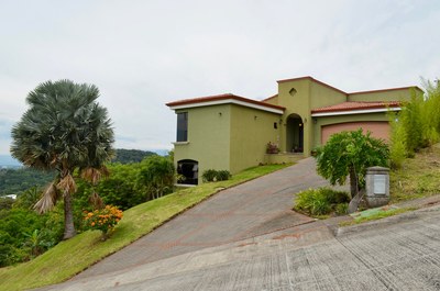Exclusiva casa en venta en Condominio Cerro Colón 001.jpg