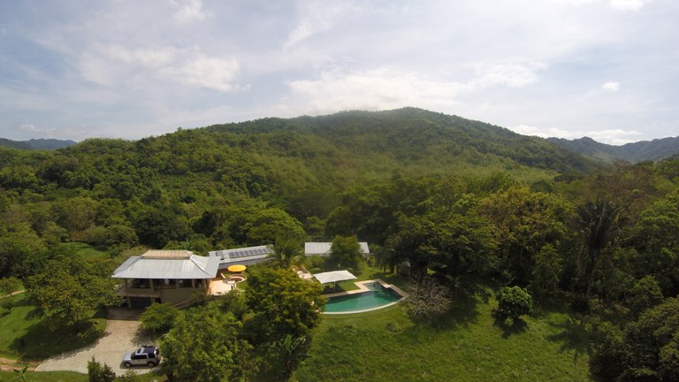 Casa El Carmen: Mountain House For Sale in Hojancha