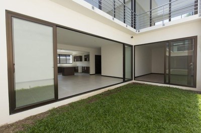 Venta Apartamento Moderno en Primer Piso 2 Habitaciones Guachipelin Escazú Costa Rica