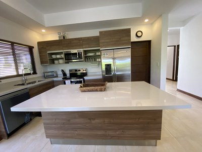 Chef Style Kitchen ang Granite Countertop to entertain  family and friends