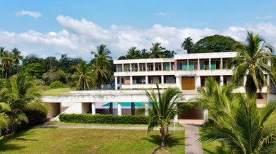 Venta Casa Hotel Oficinas Frente al Mar Puntarenas Costa Rica
