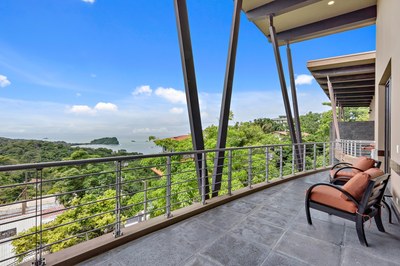 Magnificent terrace - Spectacular Penthouse for sale, overlooking the sea and the natural reserve of Manuel Antonio Costa Rica