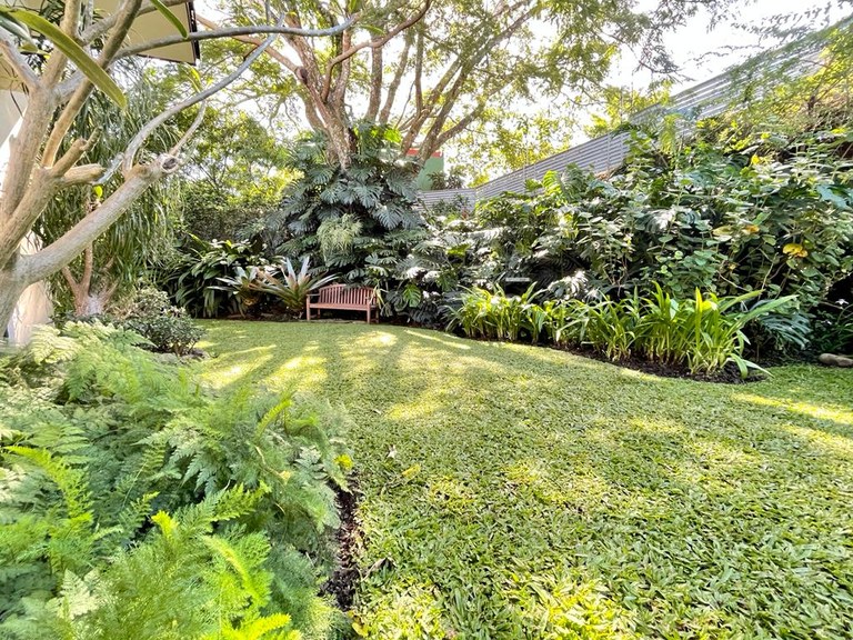 One Floor House For Sale Wide Garden Santa Ana Costa Rica — Central 