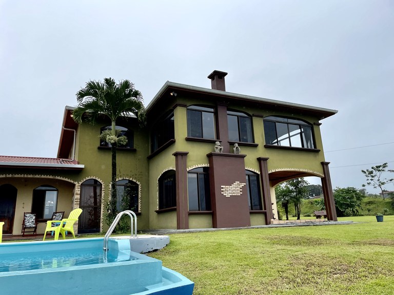 CASA ALBA: Countryside, Lakefront and Mountain House For Sale in Nuevo Arenal