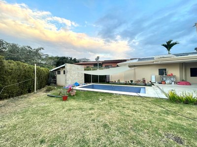 Venta Casa Independiente con Piscina 1 Nivel 4 Habitaciones Los Laureles Escazú Costa Rica