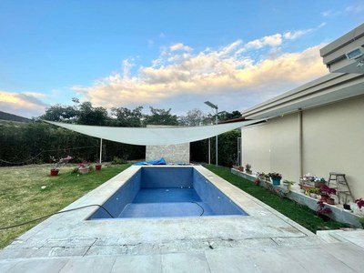 Venta Casa Independiente con Piscina 1 Nivel 4 Habitaciones Los Laureles Escazú Costa Rica
