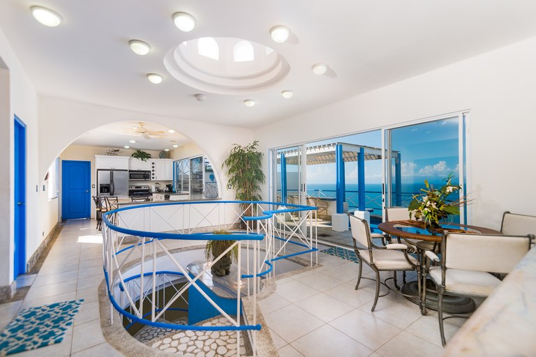 Griega Abby 25: Oceanside Santorini Styled Villa in Punta Leona