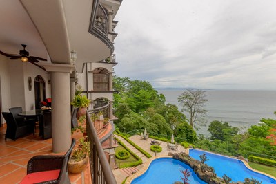 luxury-ocean-view-apartment-golden-reef-49.jpg