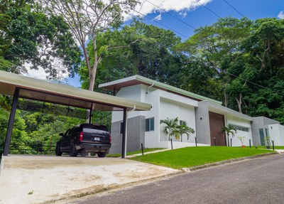 Front Rainforest dream house for sale in Costa RicaNear the Coast