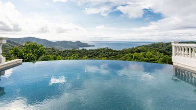 Piscina infinita con vista al mar - Lujosa casa en venta - vista al mar y a la selva en Costa Rica