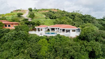Luxurious house with pool for sale - ocean and jungle views in Guanacaste Costa Rica