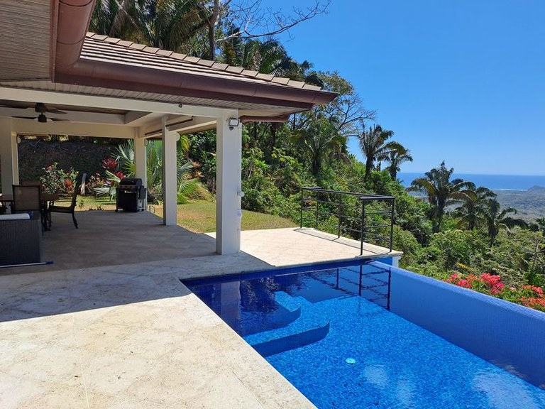 Casa Tucancillo: Private, Quiet, Tranquil, High Quality Mountain Home with Ocean Views, Infinity Pool, and space to build a Guest House with Ocean Views… 