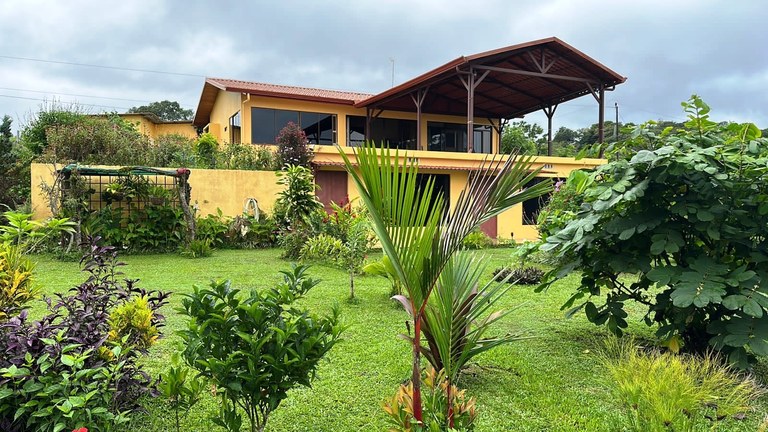 Casa Alegria: Lake Arenal View Home With Apartment