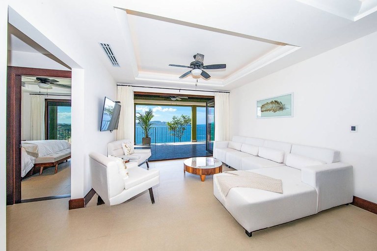 Panorama #307: ≋ Awe-inspiring Ocean Front Condo with multiple ocean views in every direction!