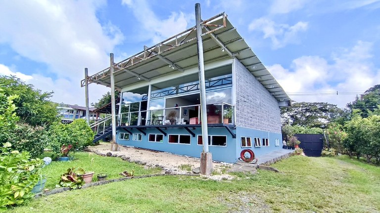 House for sale in Costa Rica: Unica casa estilo industrial en San Isidro