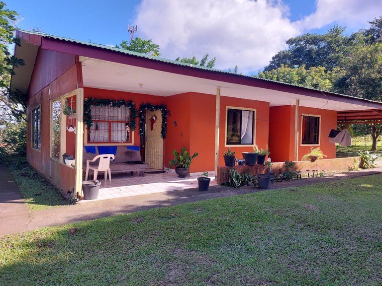 CASA TANGERINE - GREAT VALUE !: Modest Home on 3 acres lake view and public road front 