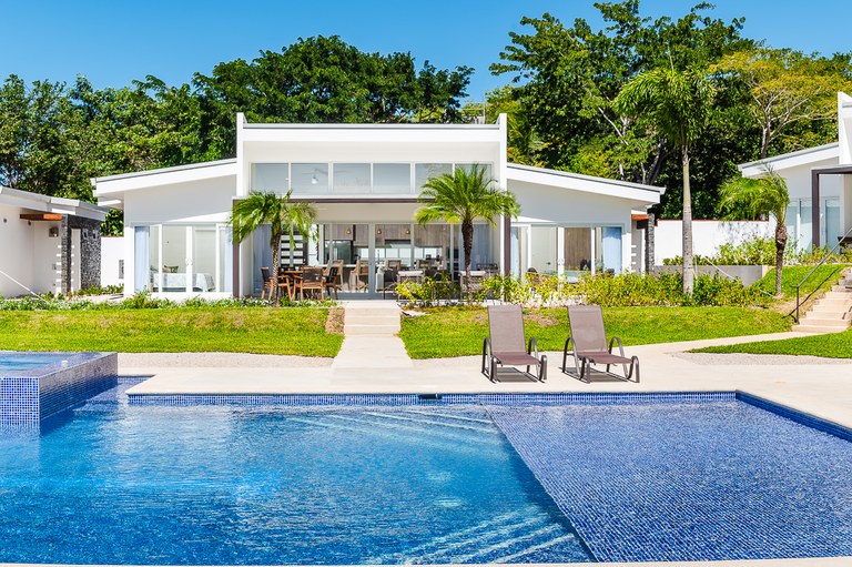 The Enclave: Ultra-Modern 3 Bedroom Villa Located Minutes From the Beach!