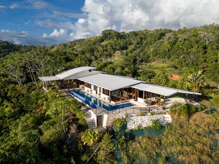 Luxury Ocean View Estate: Near the Coast and Mountain House For Sale in Manuel Antonio
