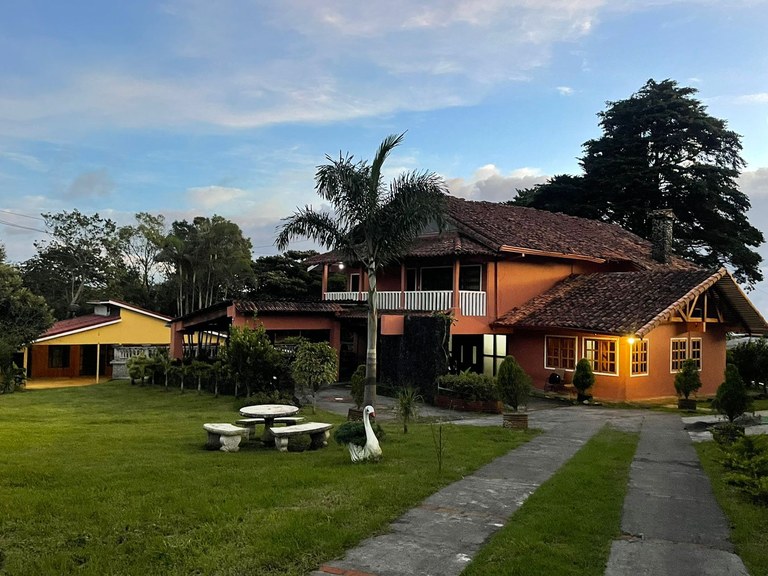 Property for Sale in San Rafael de Heredia, near the Castillo Country Club: Countryside Villa For Sale in Centro